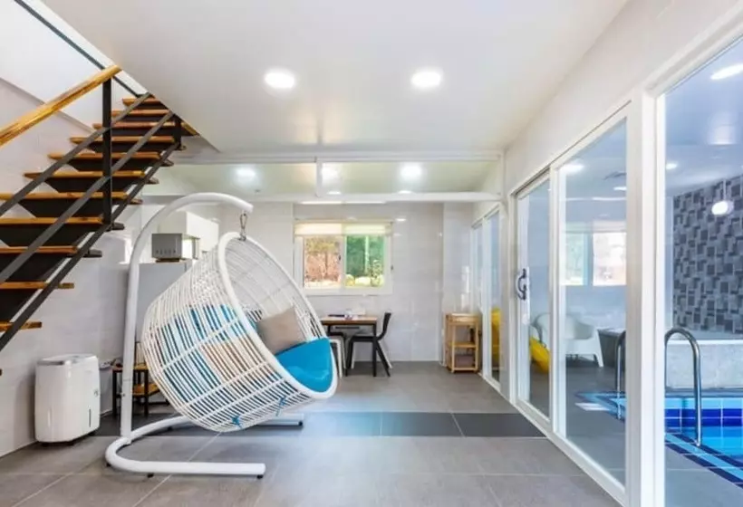 ペンション Gapyeong Ruhen Pool Villa
