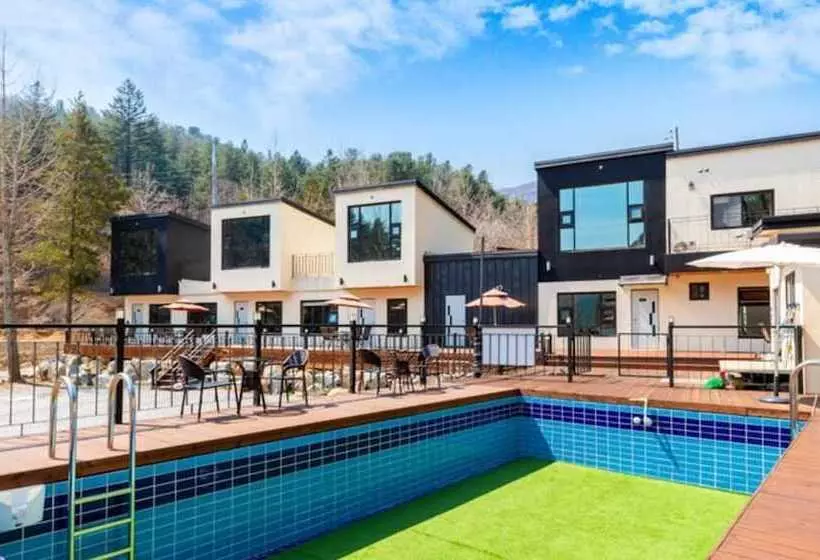 ペンション Gapyeong Ruhen Pool Villa