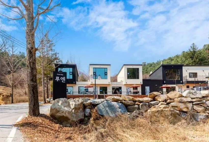 ペンション Gapyeong Ruhen Pool Villa