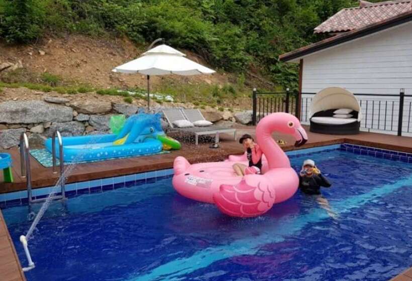 Pensione Gapyeong Ruhen Pool Villa