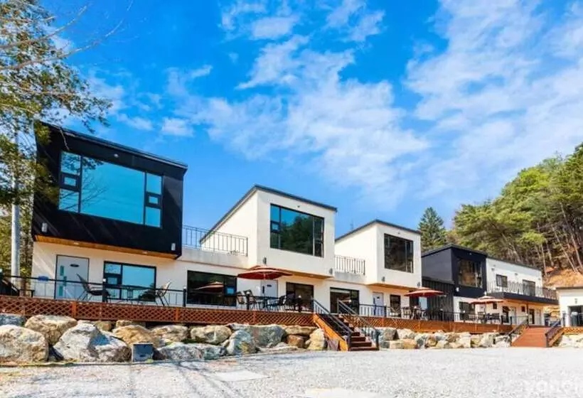 ペンション Gapyeong Ruhen Pool Villa