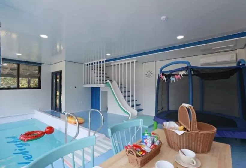 ペンション Gyeongju Pool Villa New Valley