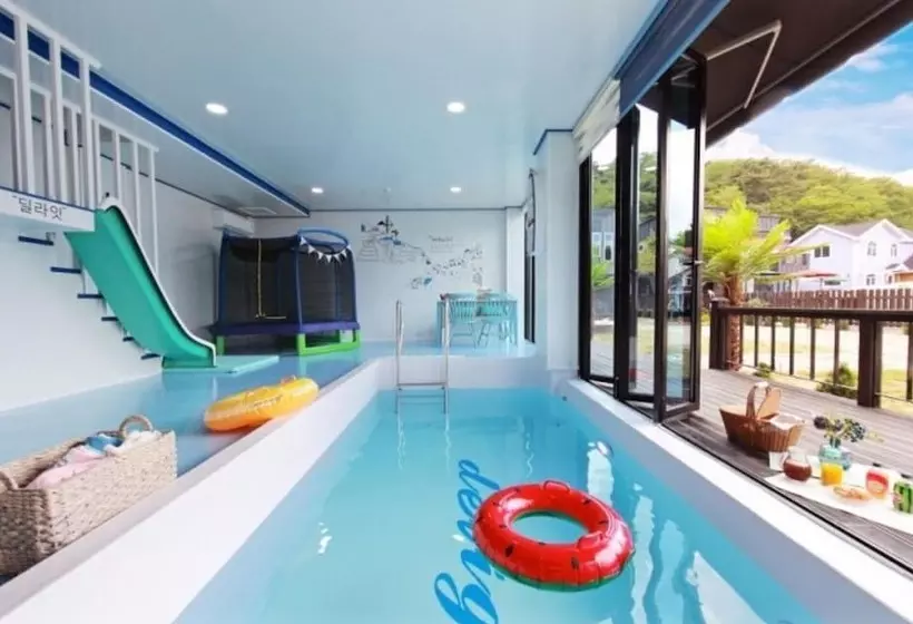 ペンション Gyeongju Pool Villa New Valley