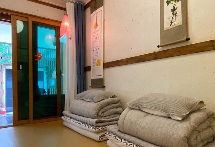 Pensió Gyeongju Shilla Moon Night Hanok Stay