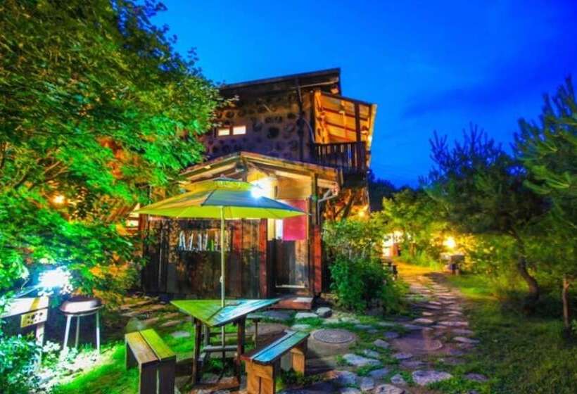 Pyeongchang Dolbaenamu Segeuru Pension