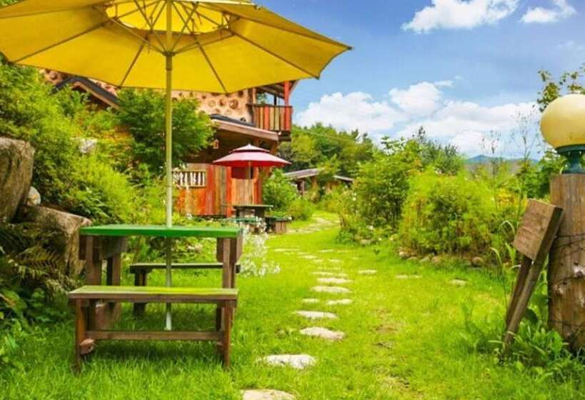 Pyeongchang Dolbaenamu Segeuru Pension