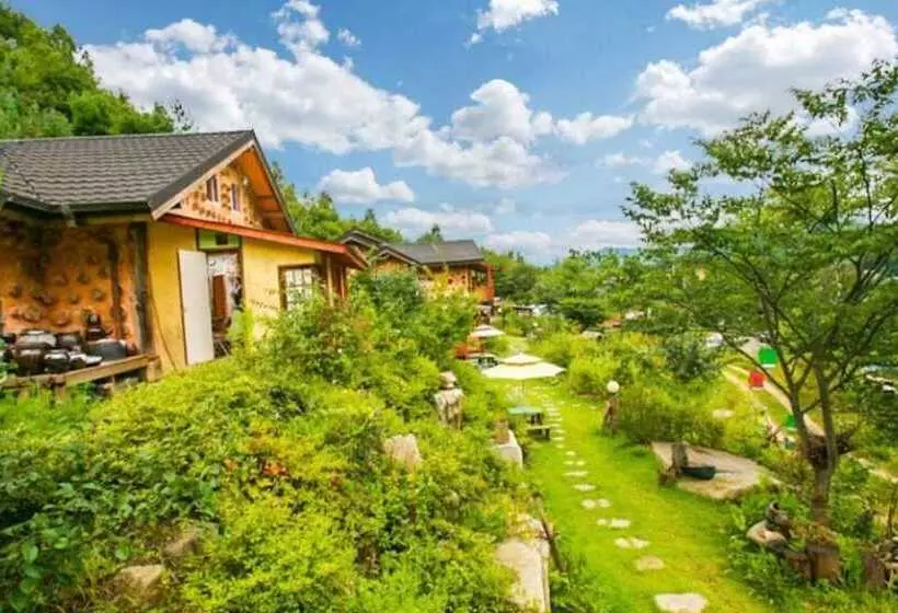 Pyeongchang Dolbaenamu Segeuru Pension
