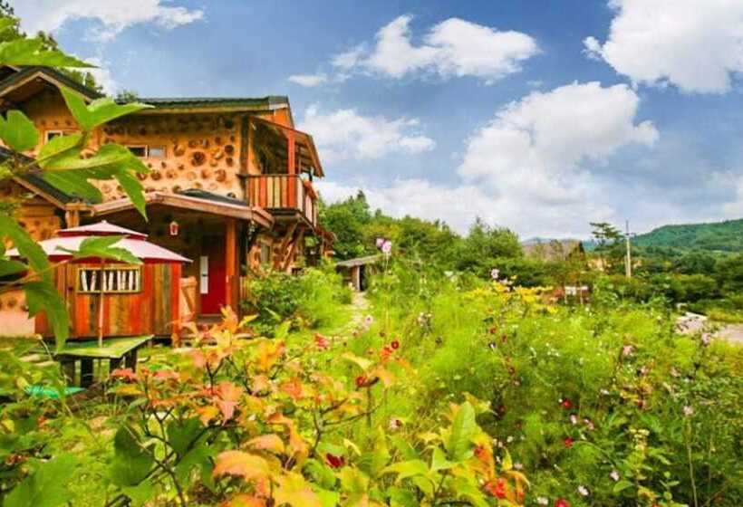 Pyeongchang Dolbaenamu Segeuru Pension