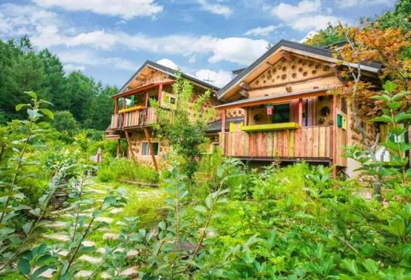 Pyeongchang Dolbaenamu Segeuru Pension
