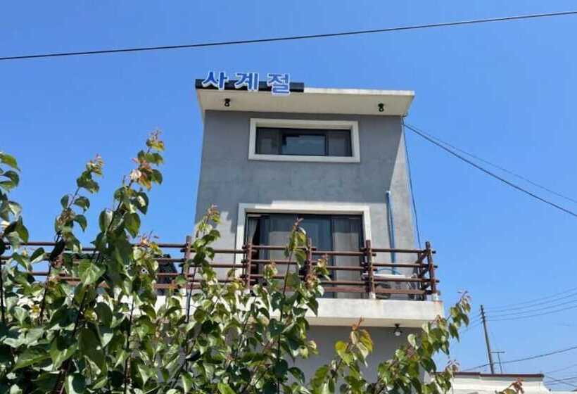 Sacheon Sagyejeol Pension