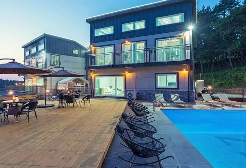 Taean Largo Pension