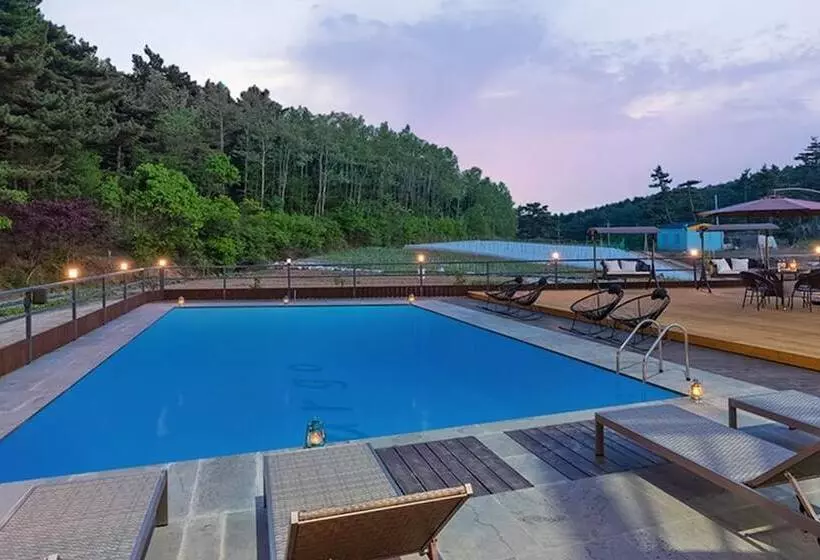 Taean Largo Pension