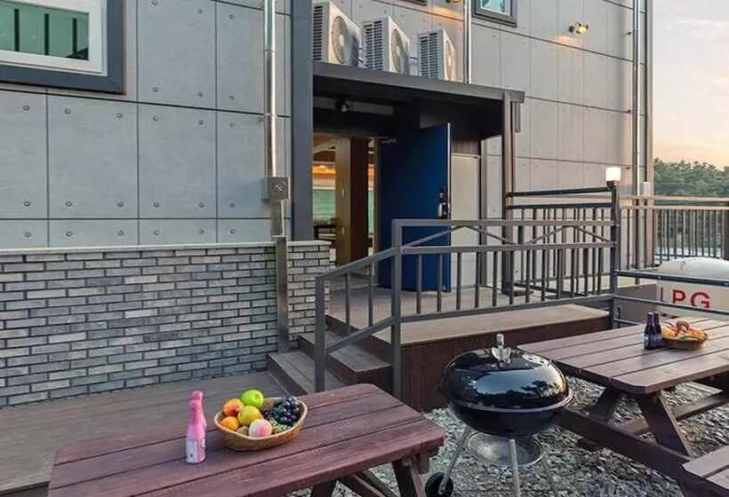 Taean Largo Pension