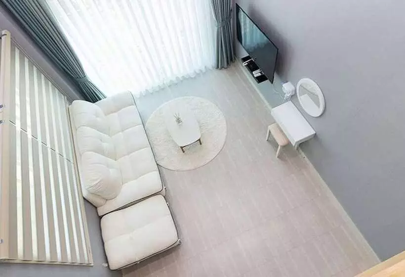 Taean Largo Pension