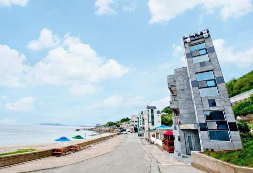 Uljin Saeparanggil Pension