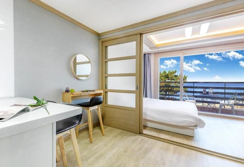 Yangyang Haettuneonchangmoon Pension