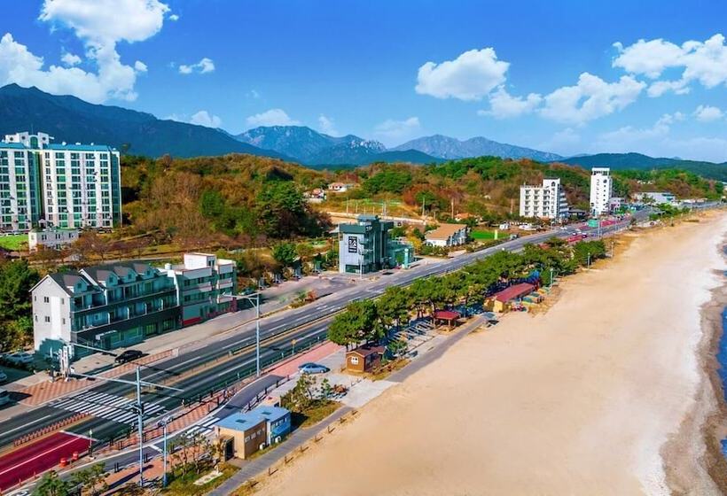 Yangyang Haettuneonchangmoon Pension