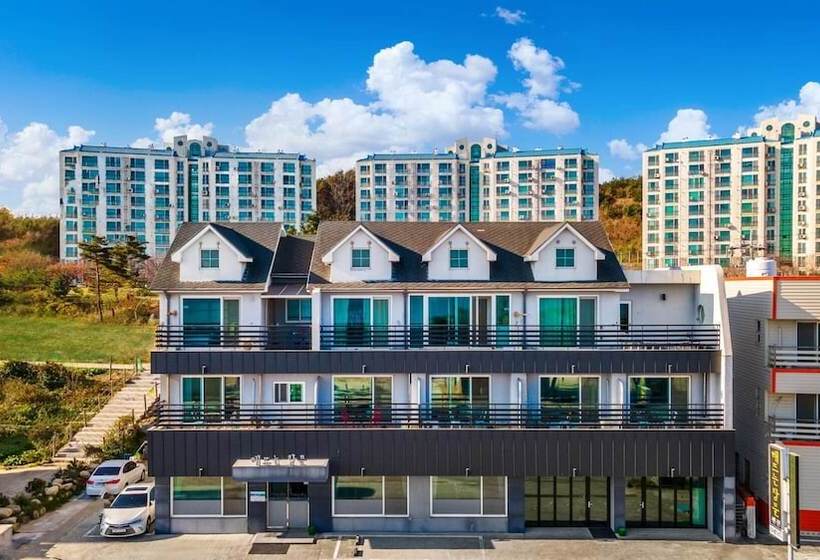 Yangyang Haettuneonchangmoon Pension