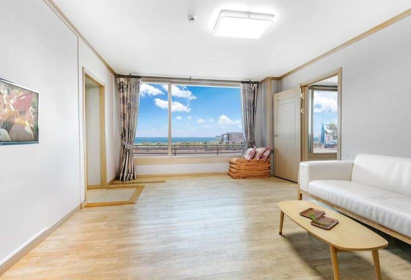 Yangyang Haettuneonchangmoon Pension