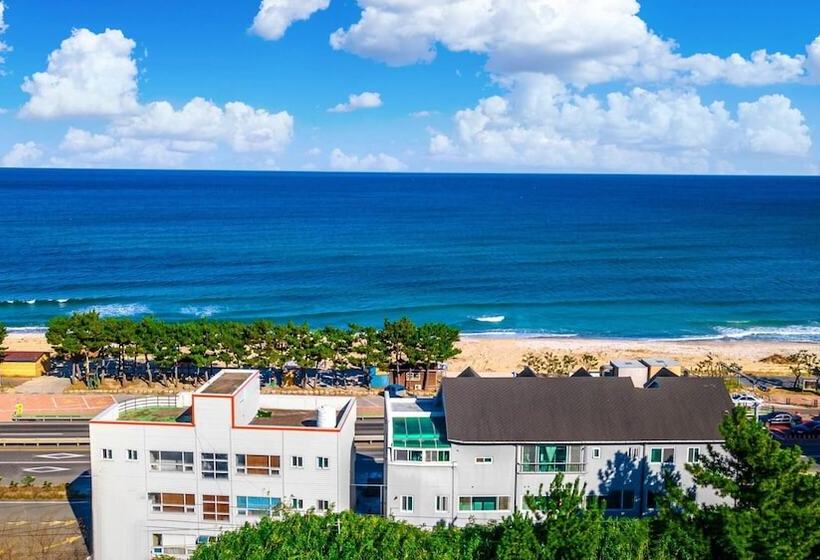 Yangyang Haettuneonchangmoon Pension