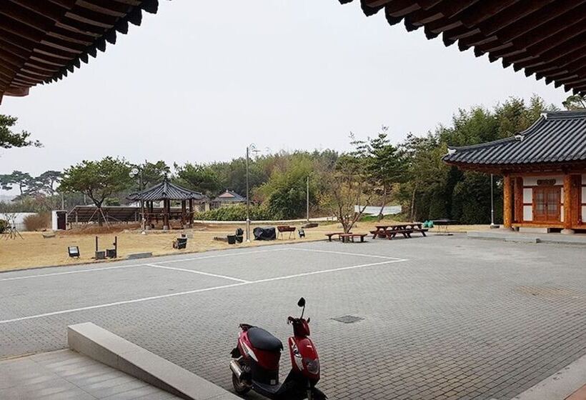 Yeongam Seonhyanggwan Hanok Pension