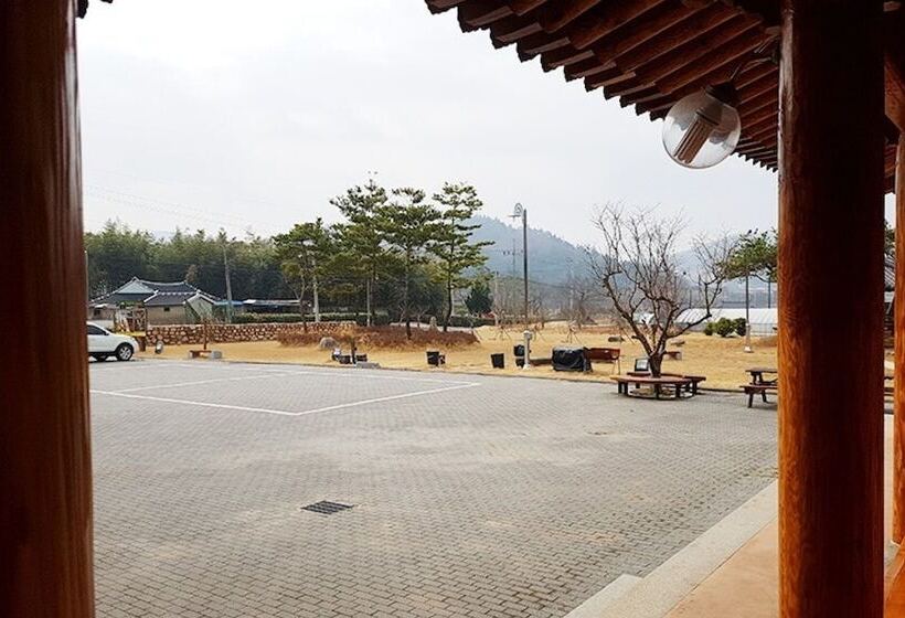 Yeongam Seonhyanggwan Hanok Pension