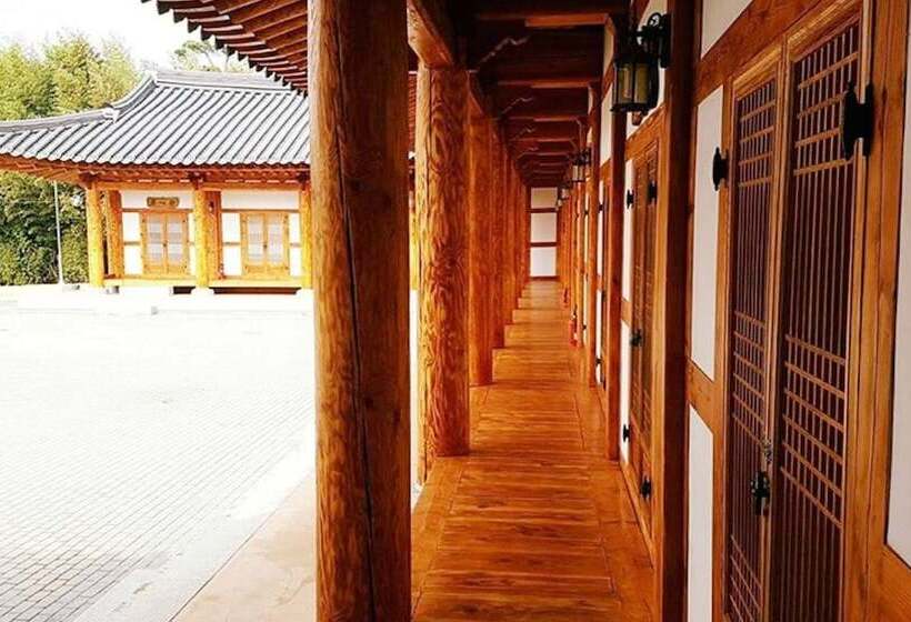 Yeongam Seonhyanggwan Hanok Pension