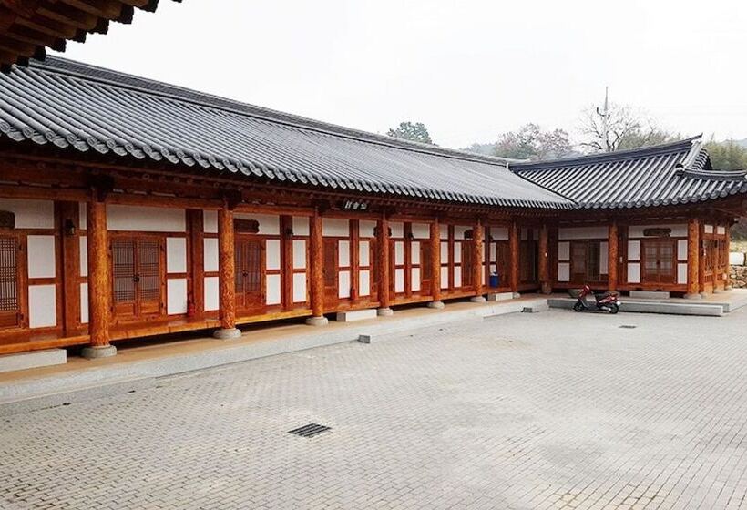 Yeongam Seonhyanggwan Hanok Pension