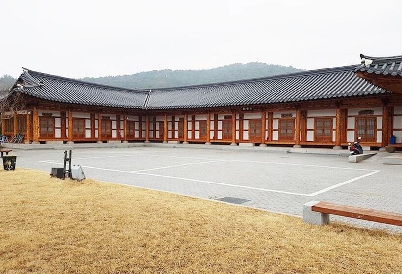 Yeongam Seonhyanggwan Hanok Pension