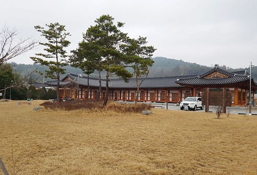 Yeongam Seonhyanggwan Hanok Pension