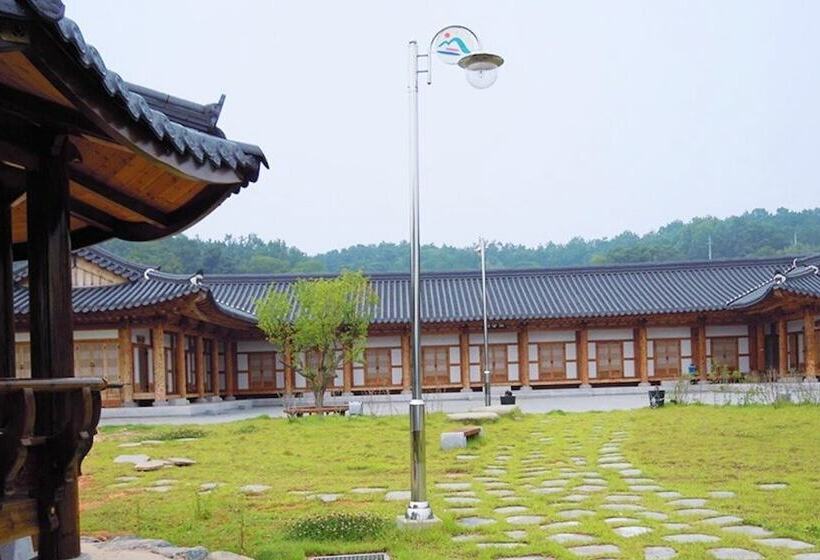 Yeongam Seonhyanggwan Hanok Pension