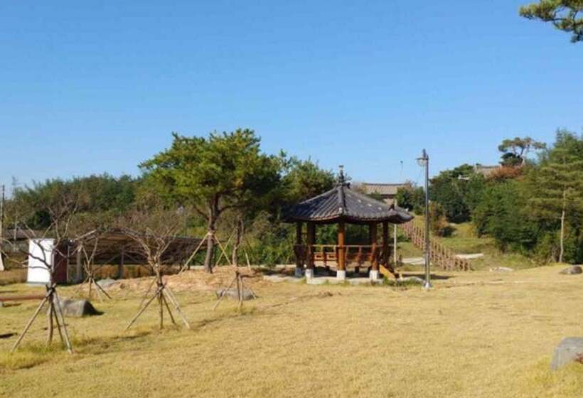 Yeongam Seonhyanggwan Hanok Pension