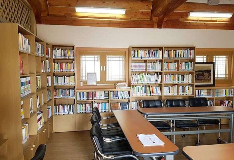 Yeongam Seonhyanggwan Hanok Pension