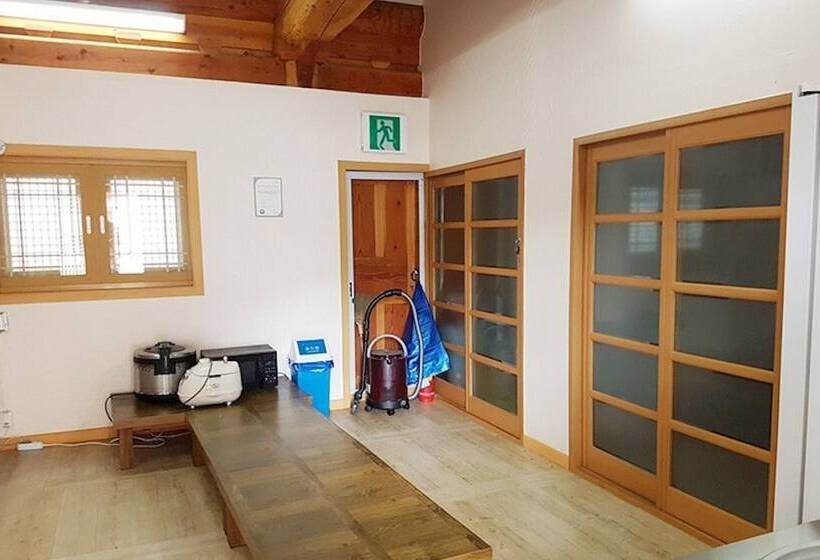 Yeongam Seonhyanggwan Hanok Pension