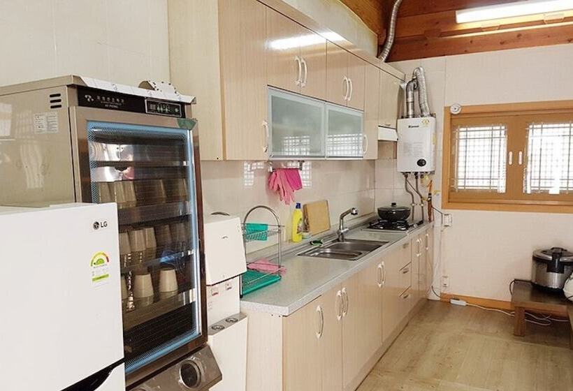 Yeongam Seonhyanggwan Hanok Pension