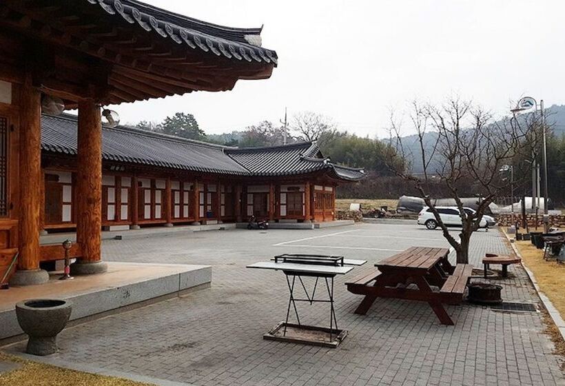 Yeongam Seonhyanggwan Hanok Pension