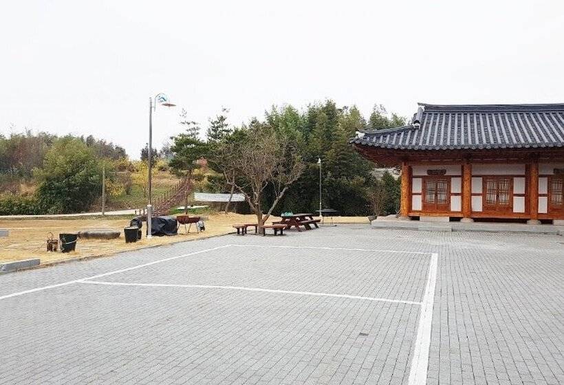 Yeongam Seonhyanggwan Hanok Pension