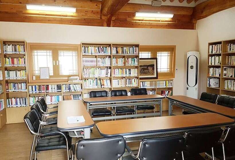 Yeongam Seonhyanggwan Hanok Pension