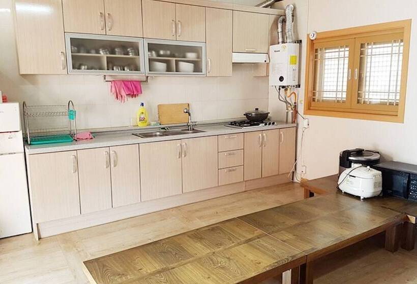 Yeongam Seonhyanggwan Hanok Pension