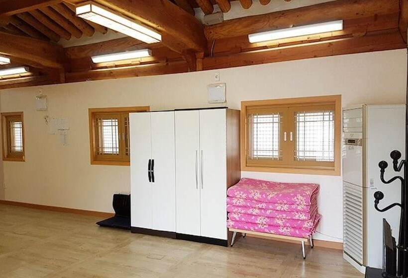 Yeongam Seonhyanggwan Hanok Pension