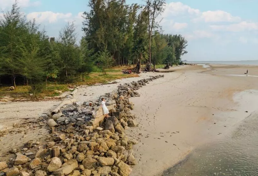 Hotelli Dugong Village Green