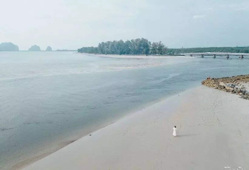 Hotelli Dugong Village Green