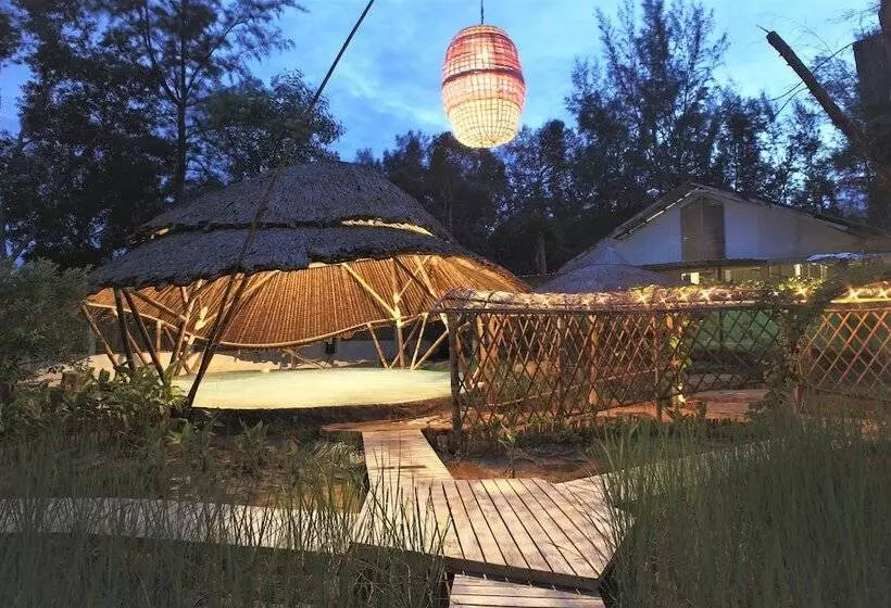 Hotelli Dugong Village Green