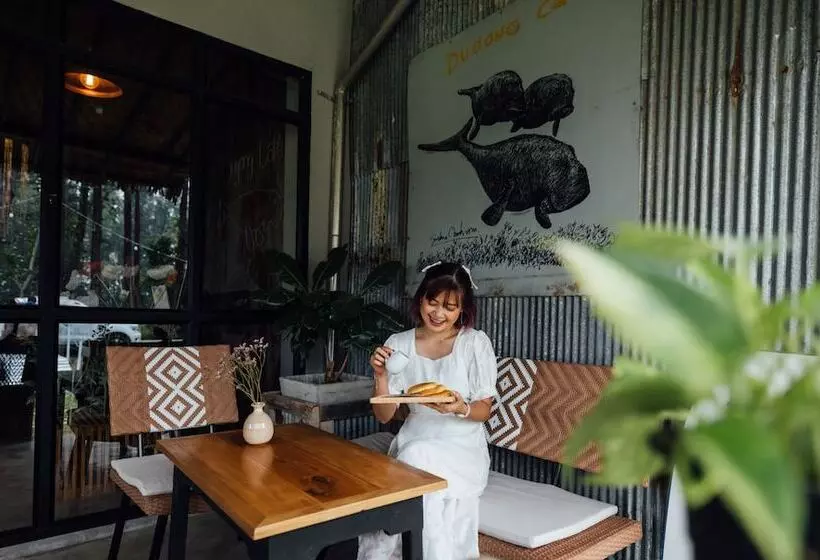 Hotelli Dugong Village Green