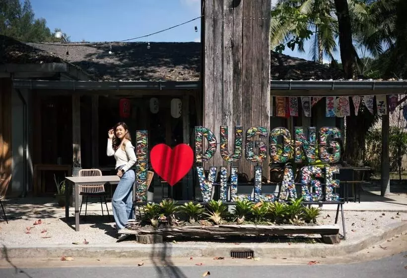 Hotelli Dugong Village Green