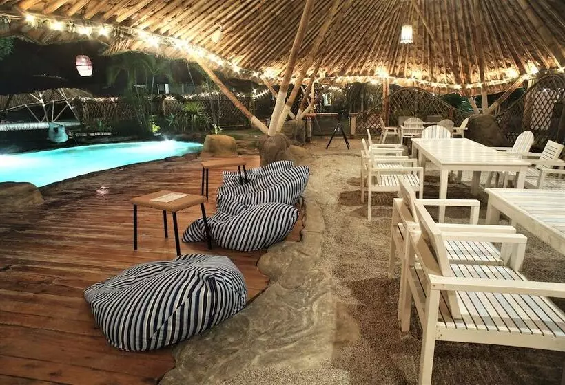 Hotelli Dugong Village Green