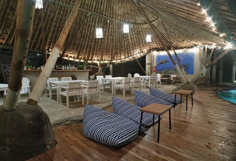 Hotelli Dugong Village Green