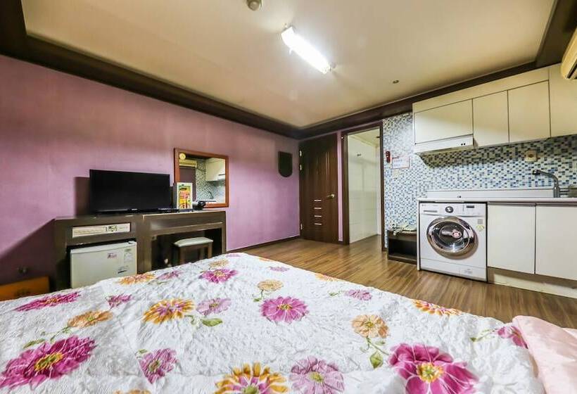 Motel Cheonan White Castle