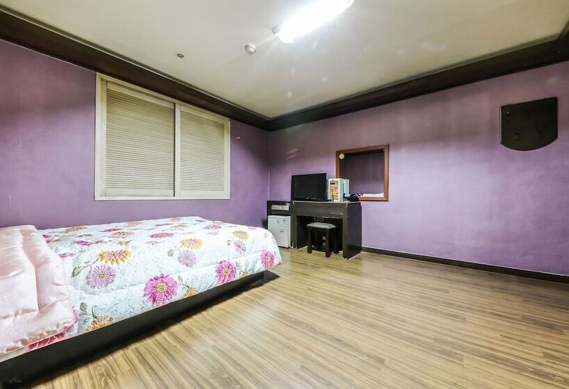 Motel Cheonan White Castle