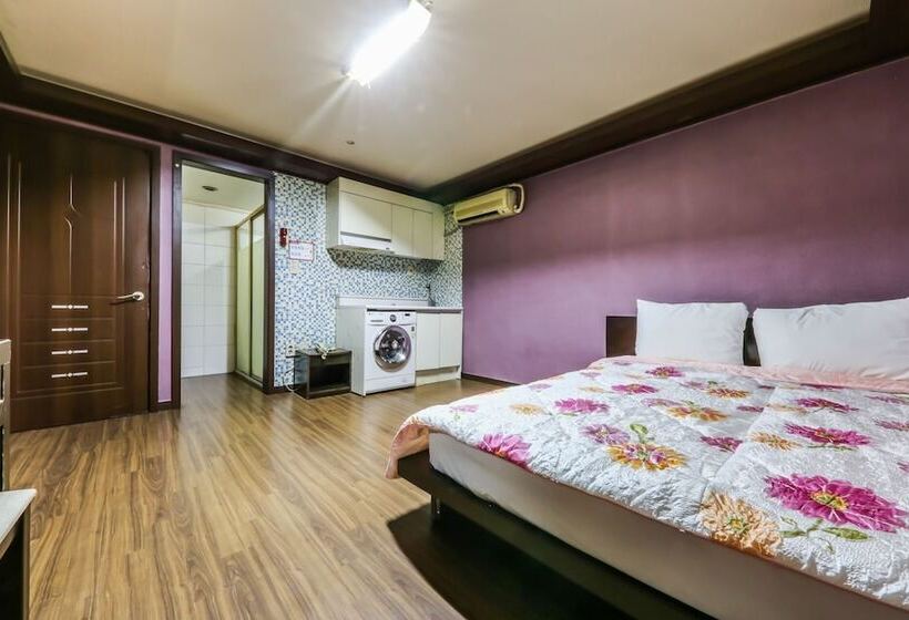 Motel Cheonan White Castle